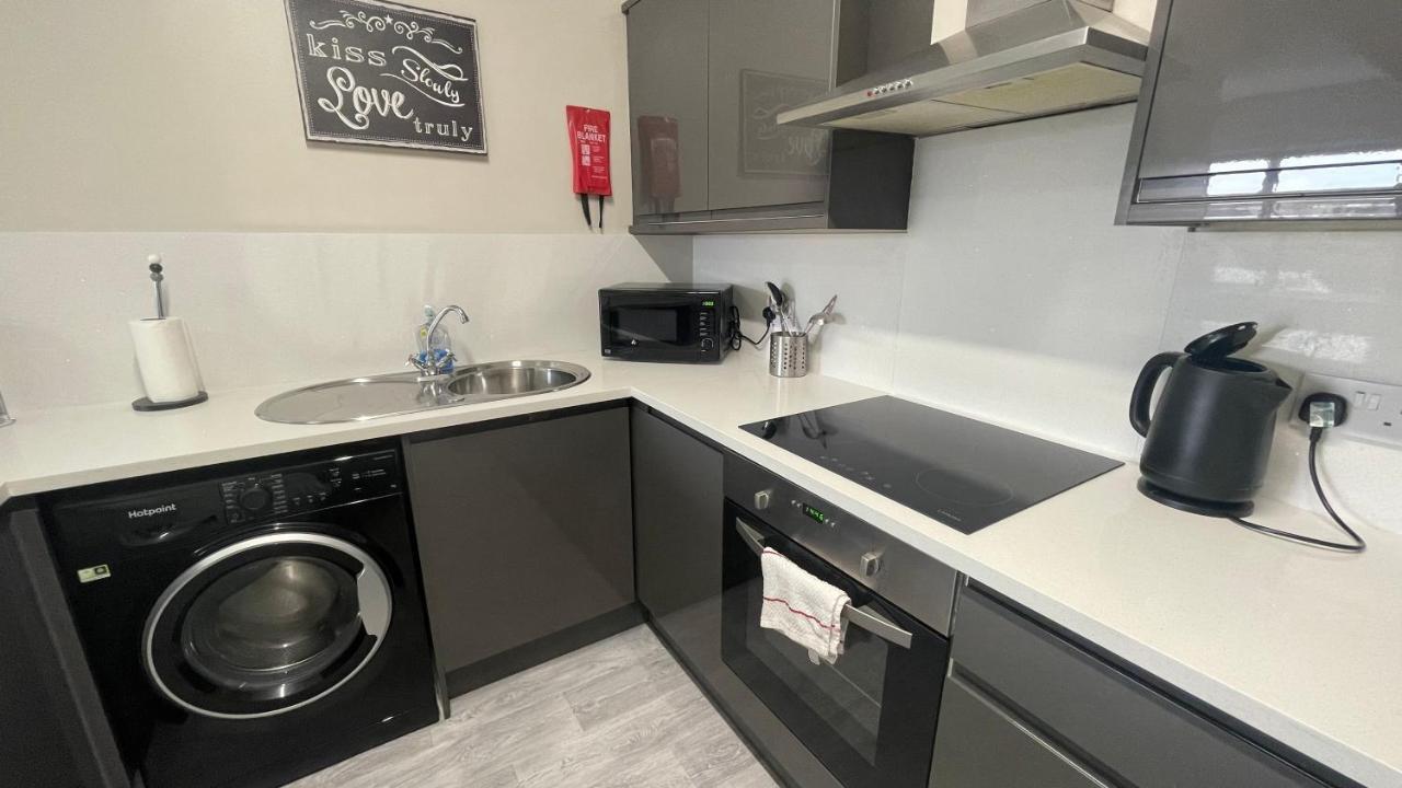 Mays Apartments - 102 Mill Street, Free Parking, 2 Minute Walk To Baltic Market And City Centre - Apartments Sleep 1-10 Guests ลิเวอร์พูล ภายนอก รูปภาพ