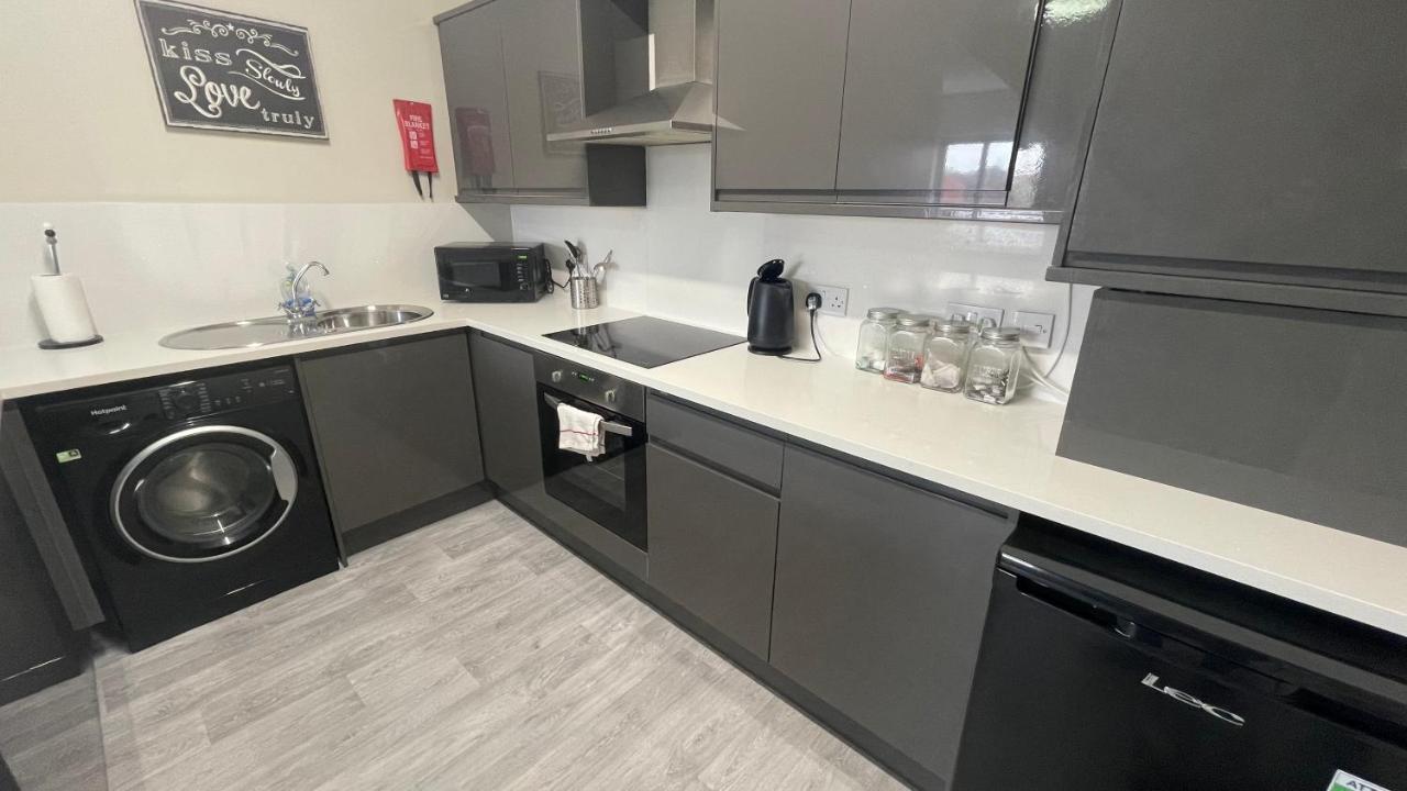 Mays Apartments - 102 Mill Street, Free Parking, 2 Minute Walk To Baltic Market And City Centre - Apartments Sleep 1-10 Guests ลิเวอร์พูล ภายนอก รูปภาพ